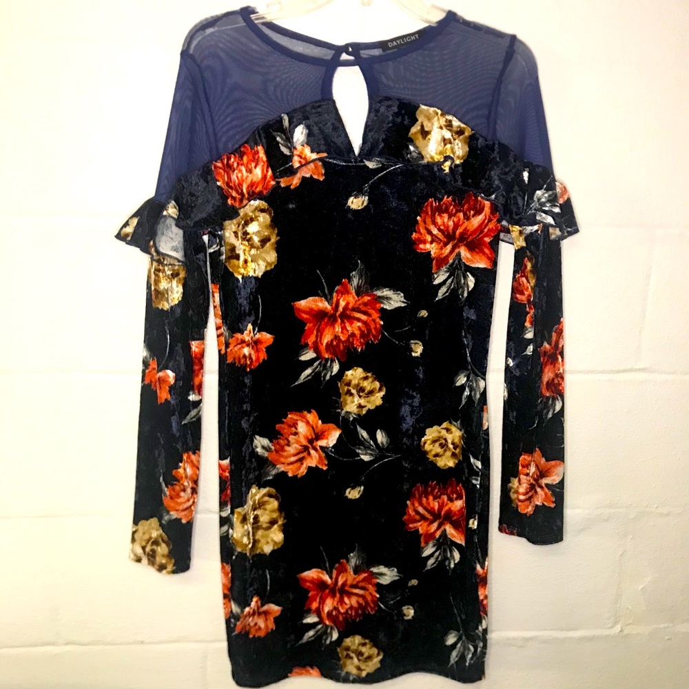 Velvet Dress Daylight Floral Ruffled Sz L Form Fit